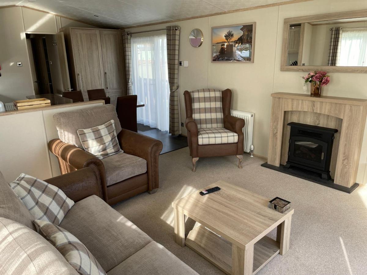 Beautiful 2 Bedroom Helmsley Lodge Нортхамптън Екстериор снимка