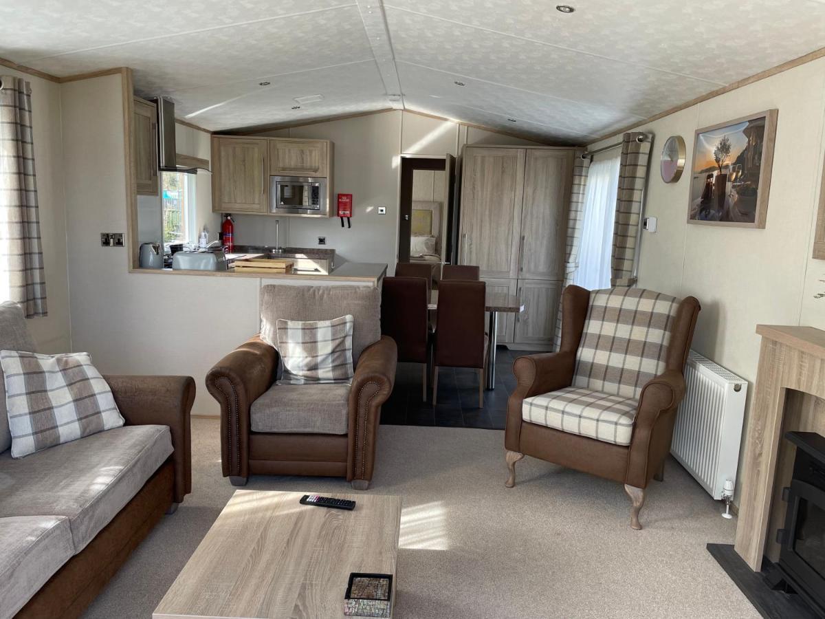 Beautiful 2 Bedroom Helmsley Lodge Нортхамптън Екстериор снимка