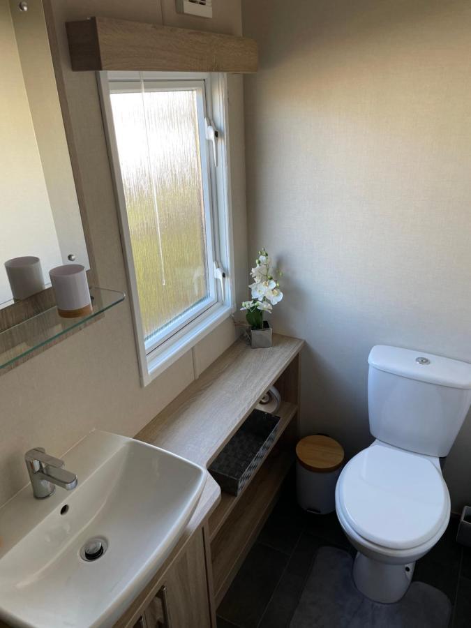 Beautiful 2 Bedroom Helmsley Lodge Нортхамптън Екстериор снимка